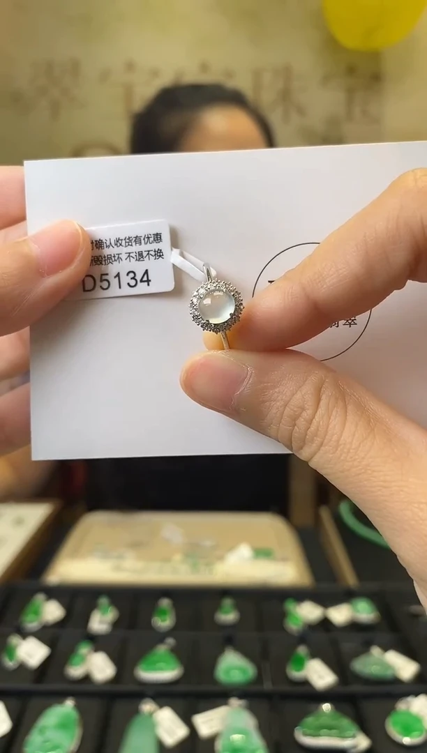 18K金镶嵌戒指翡翠D5134 旦面 含运营费
