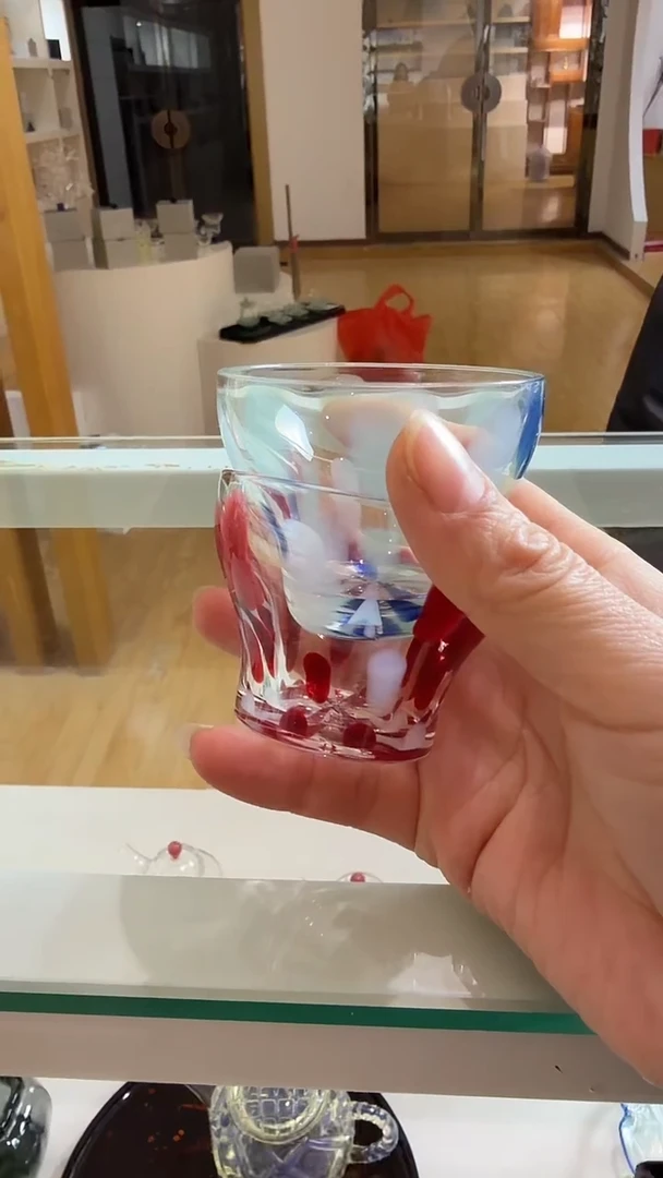 两只马蹄杯