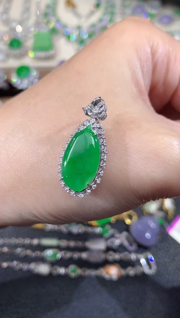 吊坠(不含链)18K金镶嵌翡翠C16