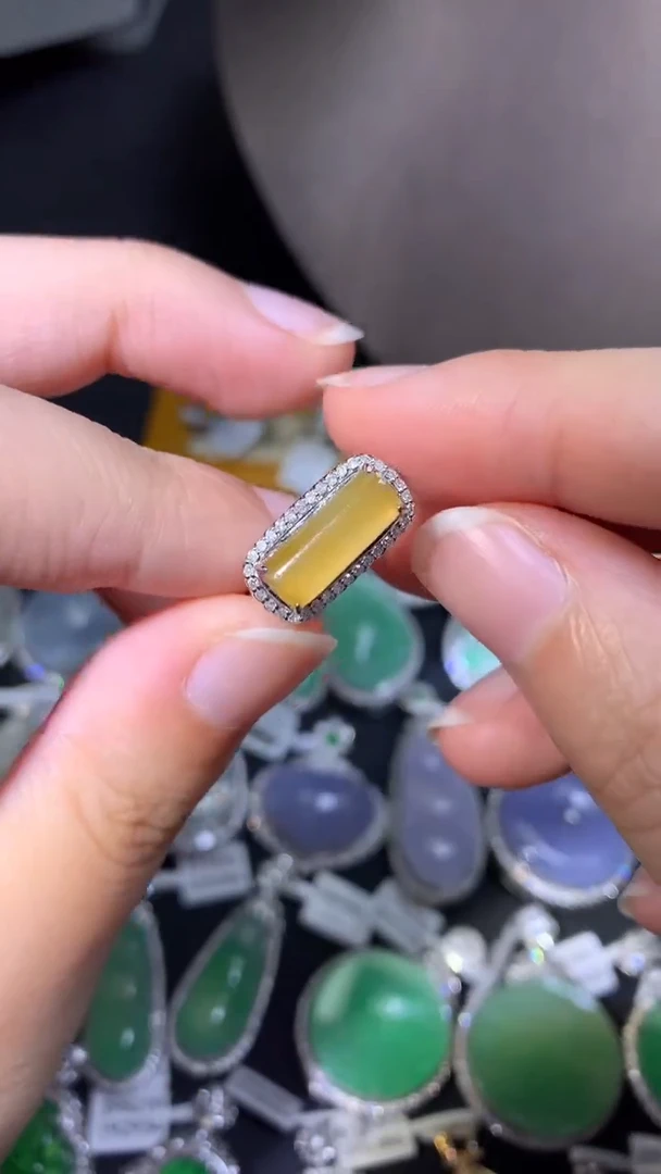 吊坠(不含链)18K金镶嵌翡翠戒指