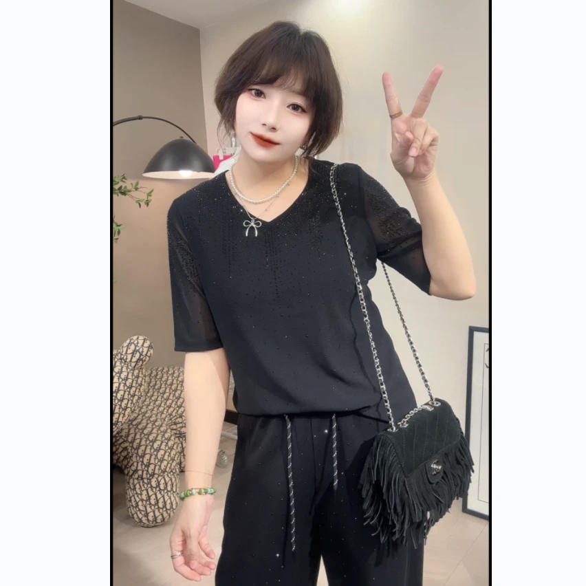 设计感春夏V领烫钻上衣