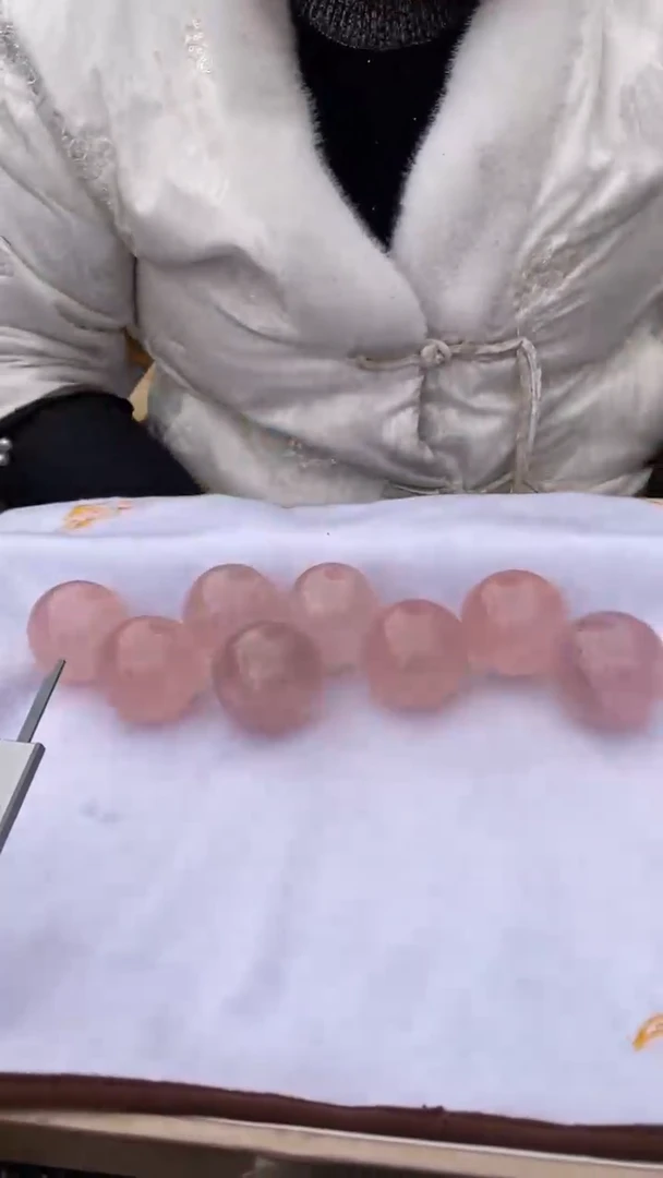 【闪购商品】芙蓉石球未镶嵌粉水晶球D209多样性发其一（不配底座）