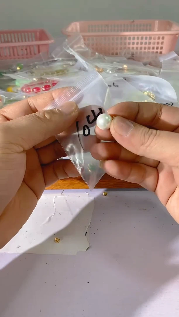 【闪购商品】水晶颈饰银S925镶嵌1041红宝，蓝宝，多样性发一件赠链