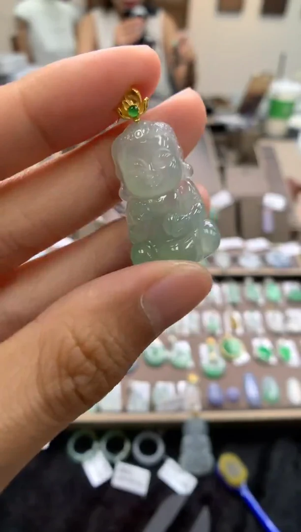 颈饰18K金镶嵌翡翠宝宝佛