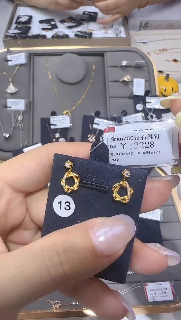 18K金镶嵌耳饰钻石18K金耳饰1850