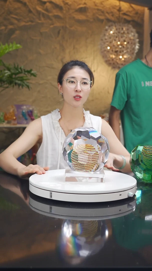 陶瓷净色设计款摆件带底座