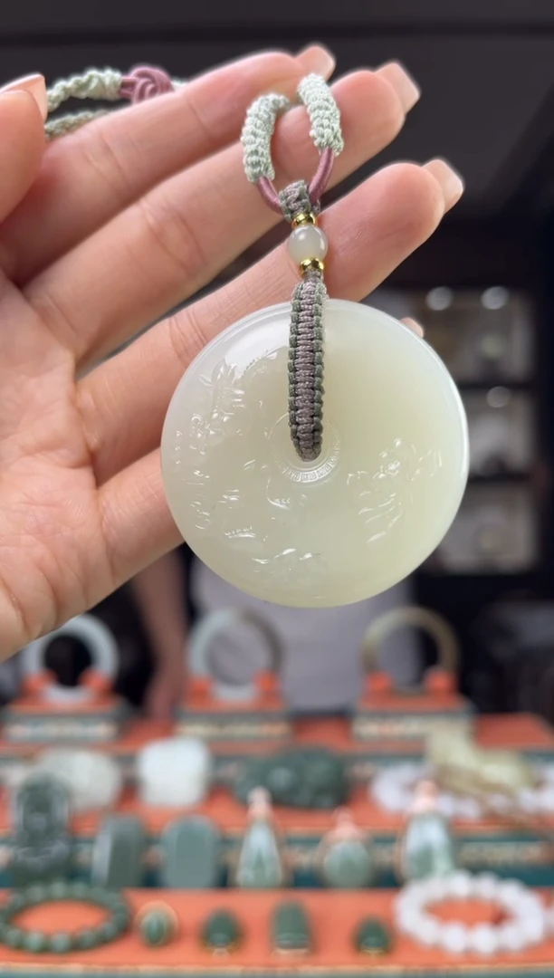 和田玉未镶嵌颈饰佩佩