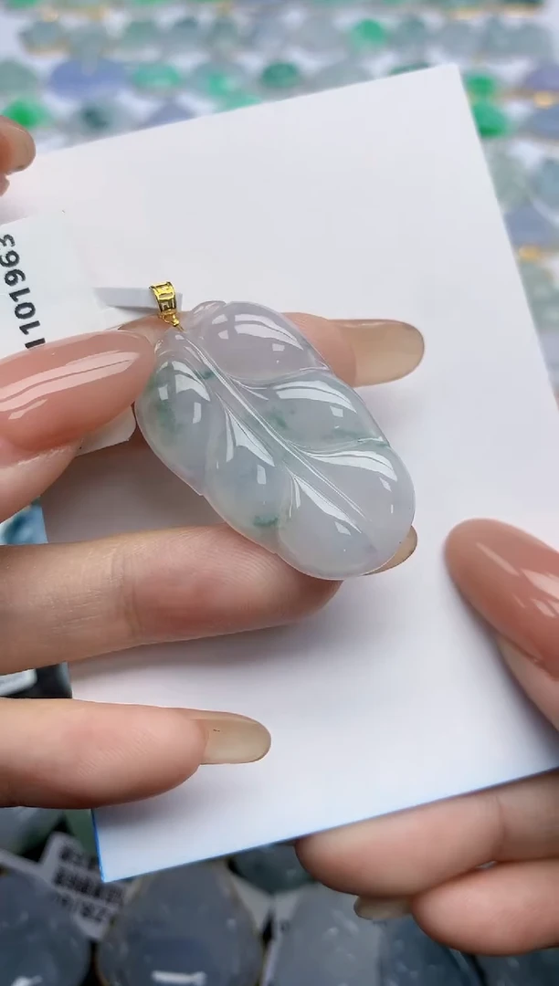 【闪购商品】翡翠挂件18K金镶嵌天然翡翠A货