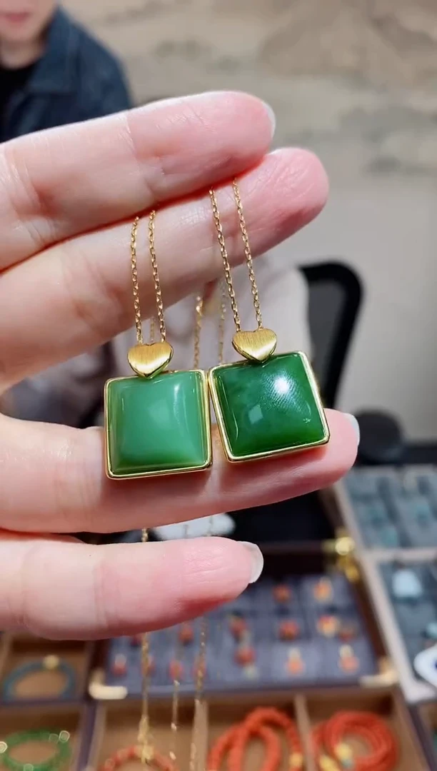 吊坠(赠链)银S925镶嵌和田玉多样性发货发其一