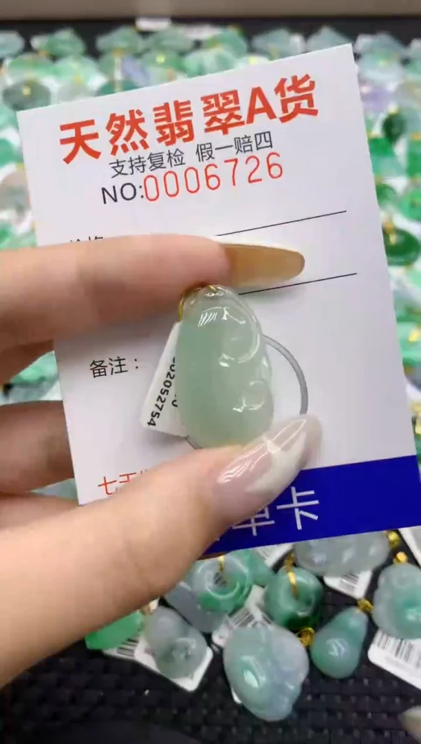 翡翠18K金镶嵌颈饰11111111111111