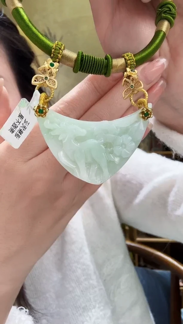 颈饰未镶嵌翡翠吊坠