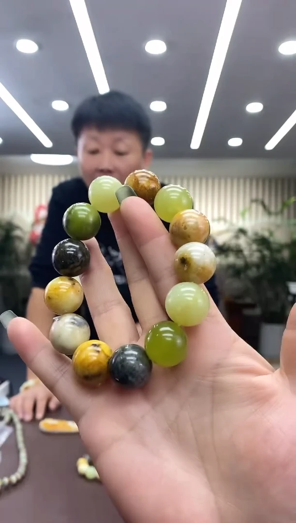 未镶嵌蛇纹石玉手串多样式随机发一