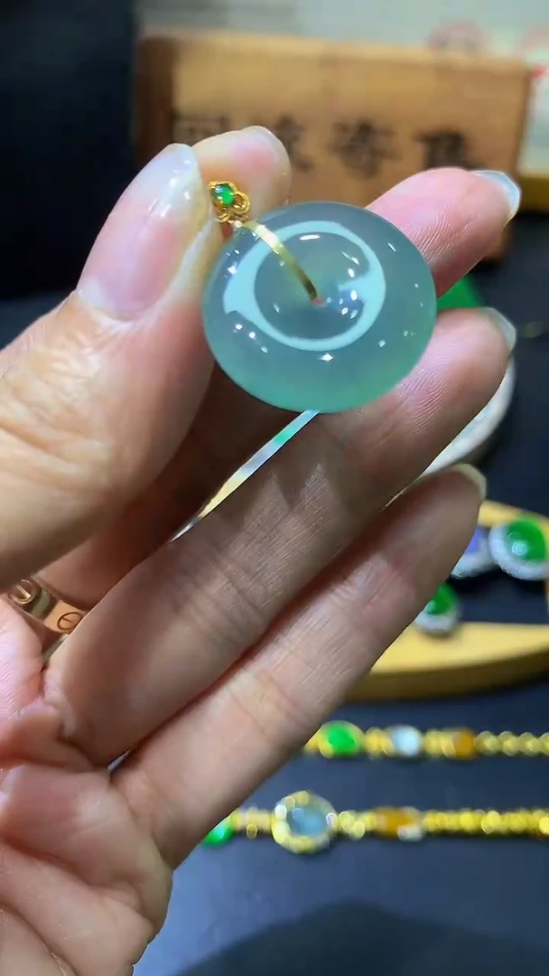 翡翠18K金镶嵌颈饰团购