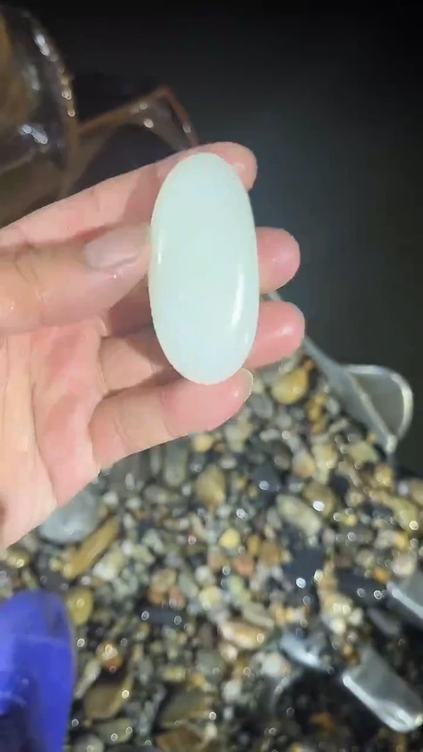 颈饰未镶嵌和田玉（糖玉）1