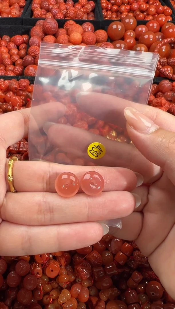 南红玛瑙未镶嵌颈饰1