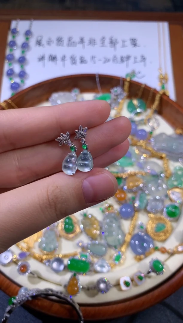 18K金镶嵌翡翠耳饰49冰豆子耳饰