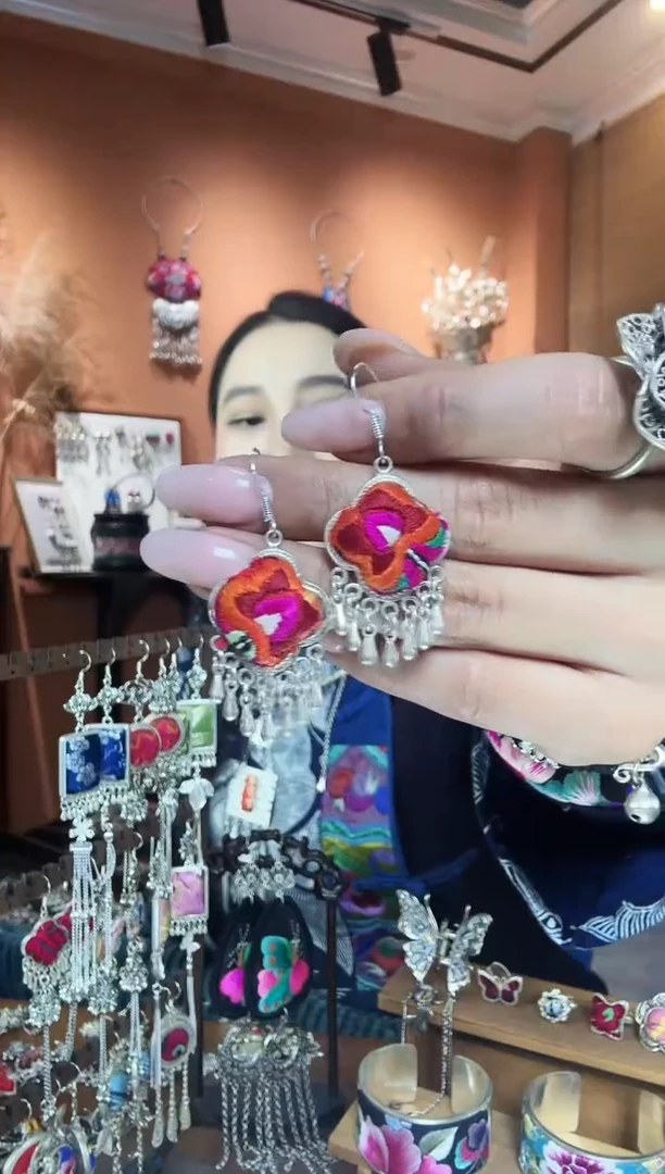 【闪购商品】刺绣纯手工民族风耳环