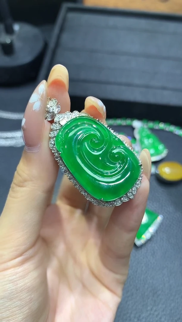 吊坠(不含链)18K金镶嵌翡翠99吊坠不含链