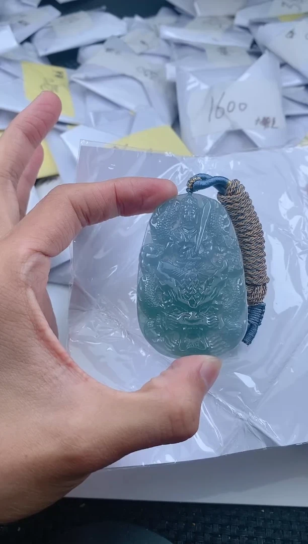 翡翠未镶嵌颈饰