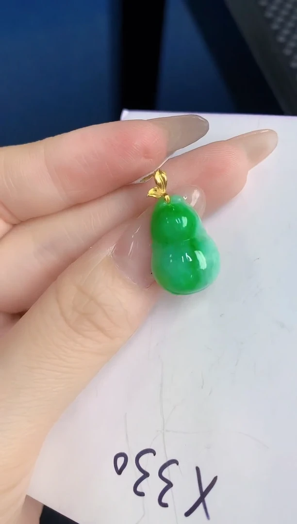 颈饰18K金镶嵌翡翠缅甸天然翡翠A货