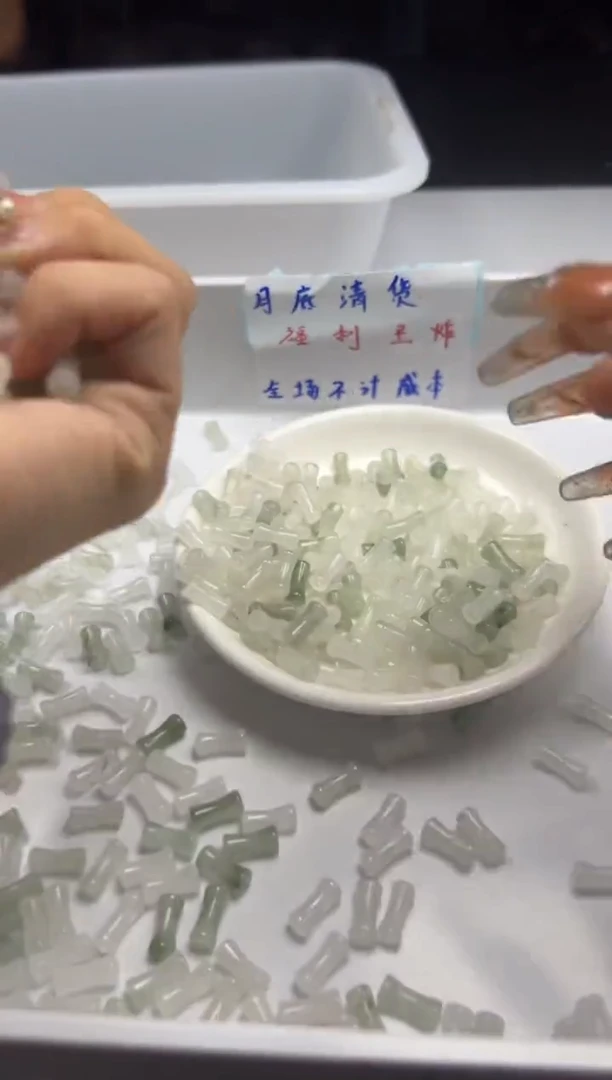 玛瑙/玉髓颈饰未镶嵌w526天山翠节节高12*5mm*20颗