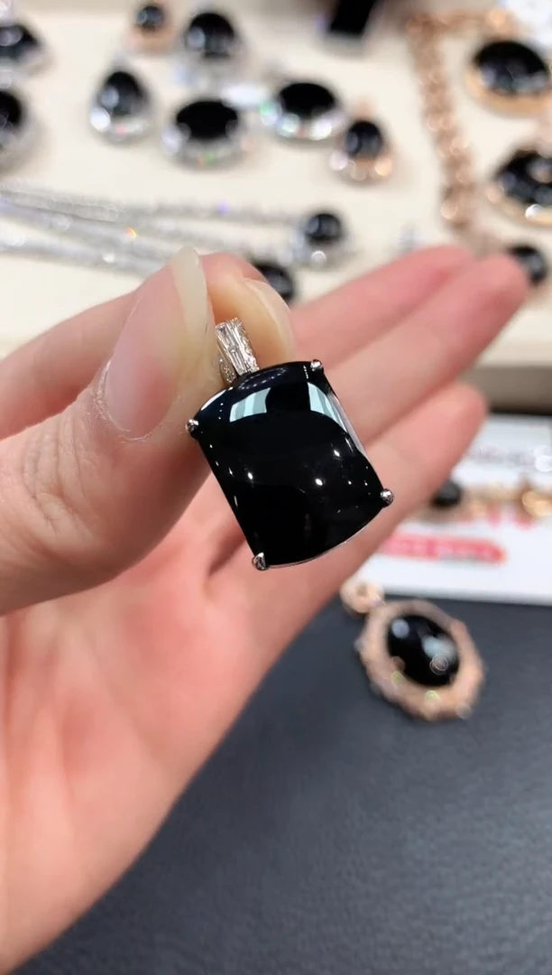 【闪购商品】翡翠吊坠(不含链)18K金镶嵌m141不退换