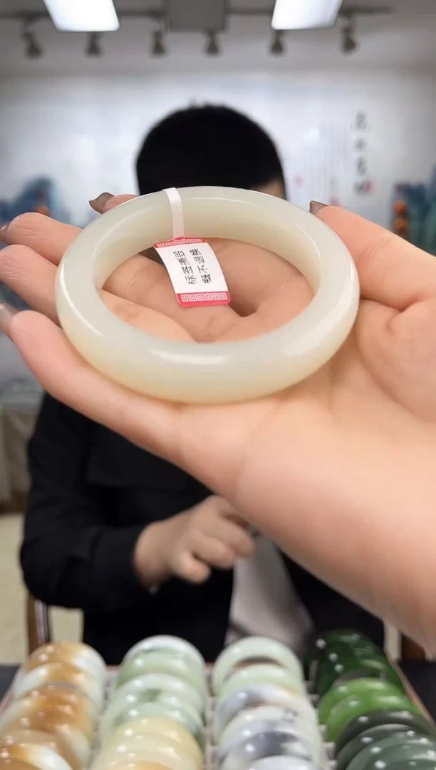 【闪购商品】和田玉手镯未镶嵌53圈口仅一只