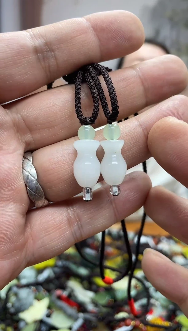 未镶嵌岫玉吊坠·