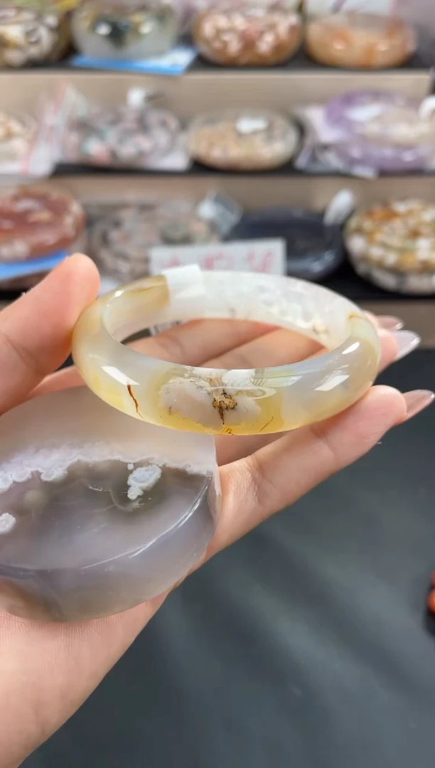 未镶嵌手镯石英质玉59