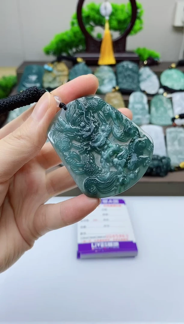 翡翠未镶嵌颈饰