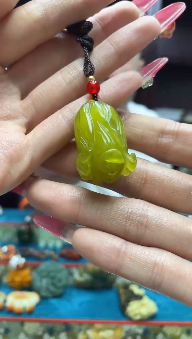 未镶嵌岫玉吊坠·