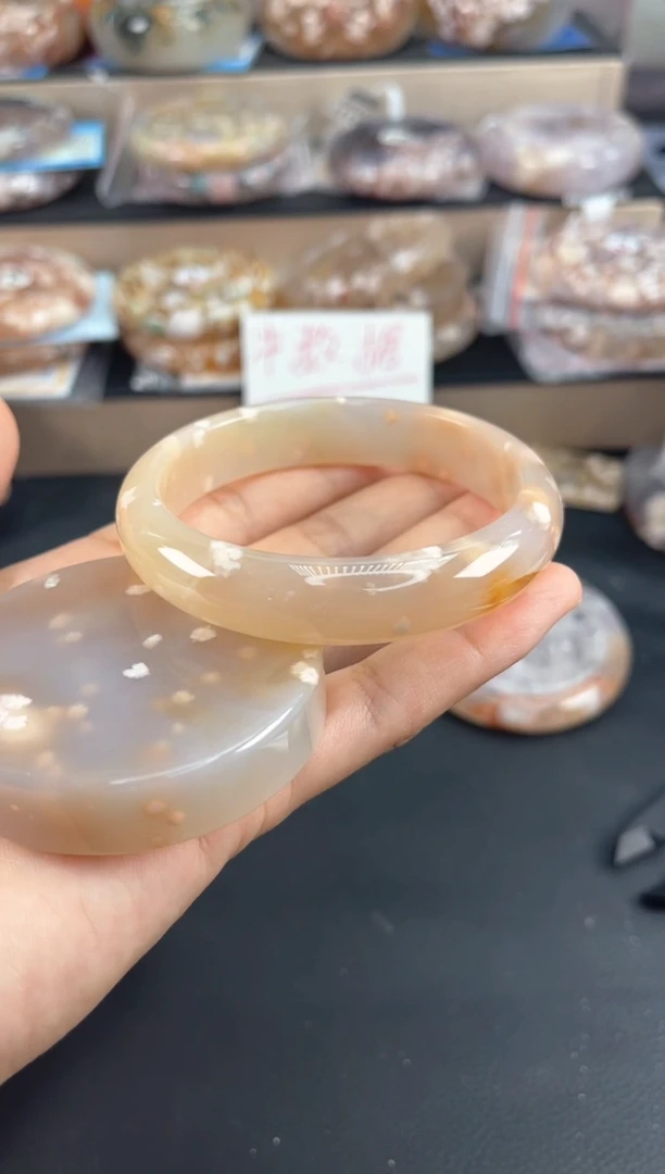 未镶嵌手镯石英质玉59