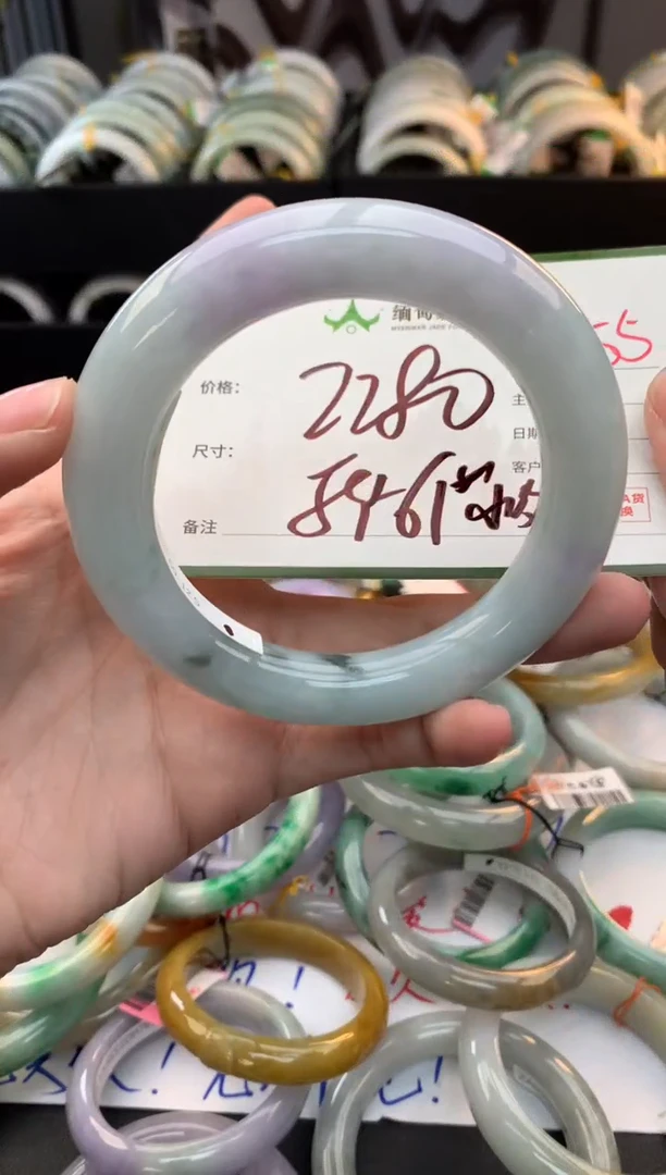 未镶嵌定制翡翠毛货需精细抛光+多人