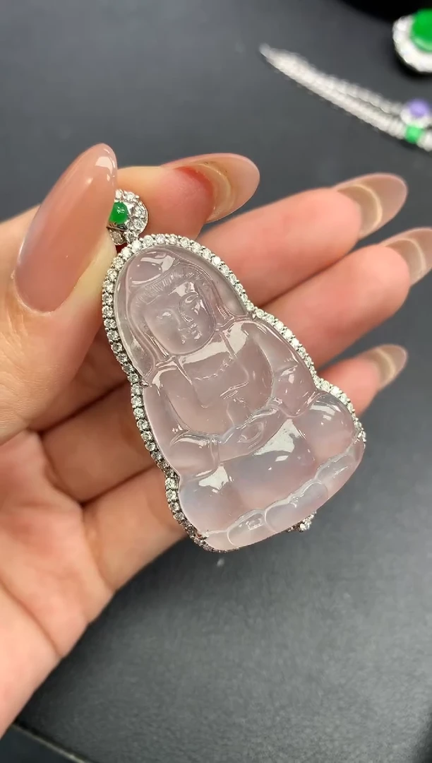 颈饰18K金镶嵌翡翠观音