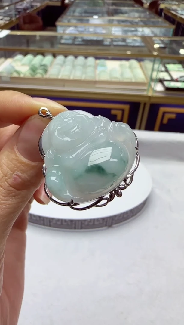 颈饰18K金镶嵌翡翠佛公