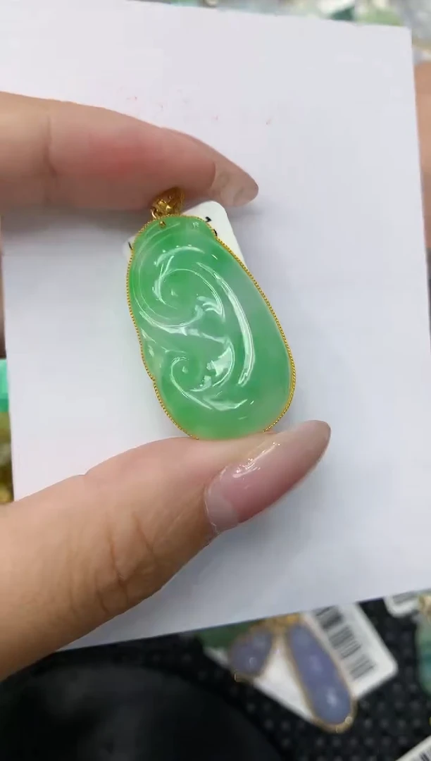 翡翠18K金镶嵌颈饰111111111
