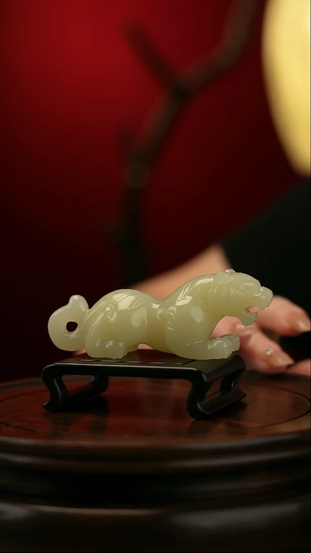玉【虎虎生威】天然玉手把件