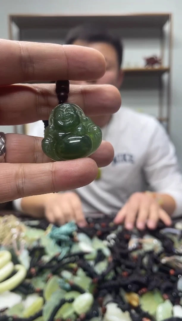 未镶嵌蛇纹石玉吊坠·