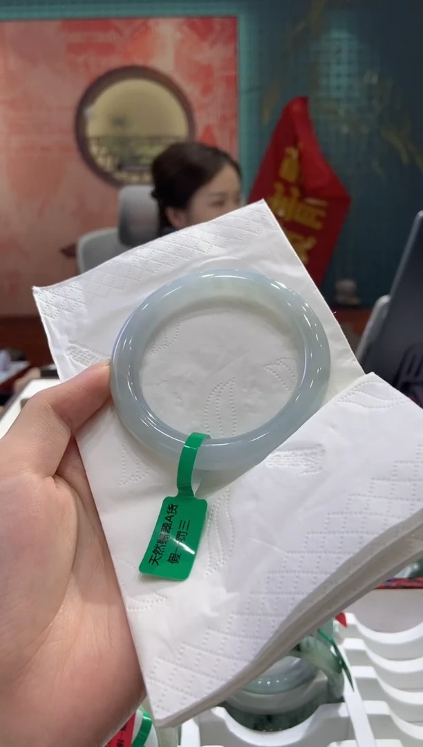 翡翠手镯未镶嵌多人28089