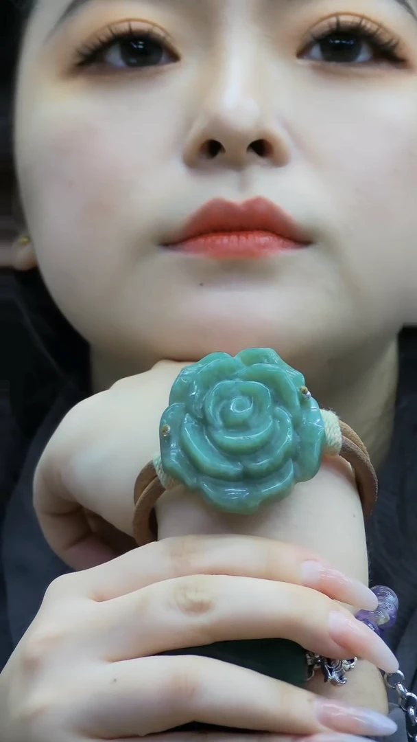 【闪购商品】蛇纹石玉颈饰未镶嵌手牌