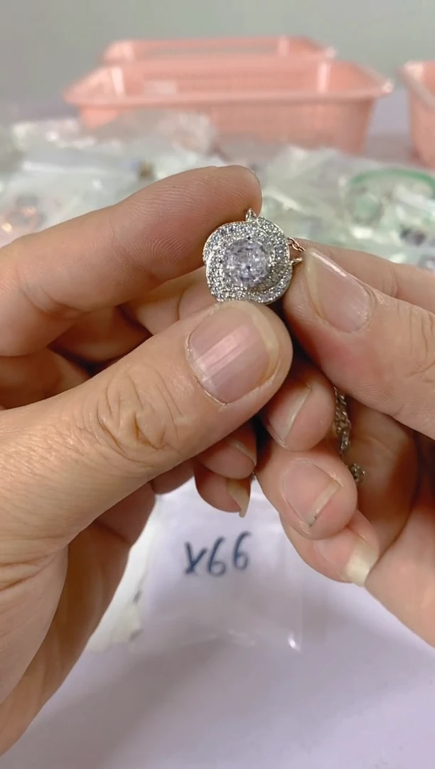 【闪购商品】水晶颈饰银S925镶嵌X66红宝，蓝宝，多样性发一件赠链