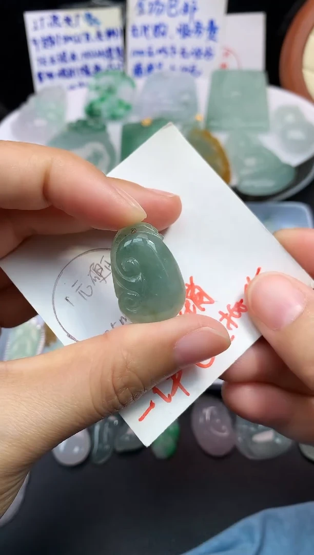 颈饰未镶嵌翡翠吊坠
