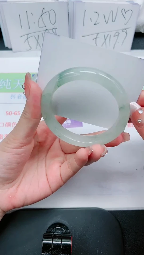 【闪购商品】石英质玉手镯未镶嵌142