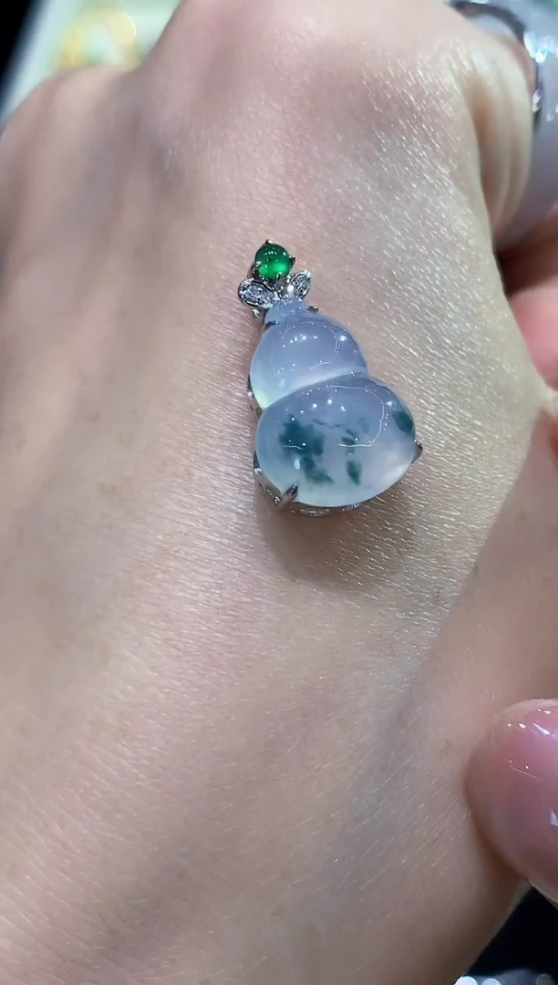 吊坠(不含链)18K金镶嵌翡翠多样性发其一