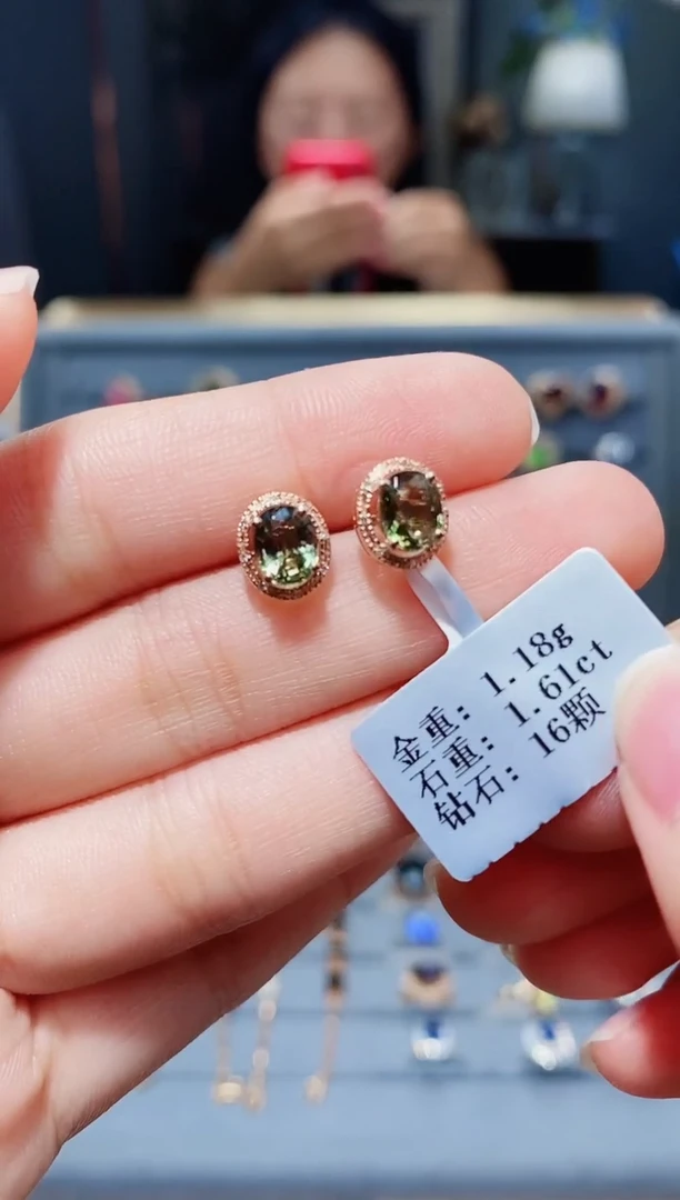 18K金镶嵌耳饰碧玺1.61配钻