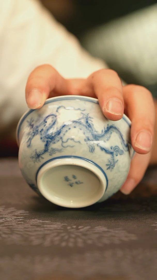 福**祥微瑕垂虹慕古青花龙纹炉式杯