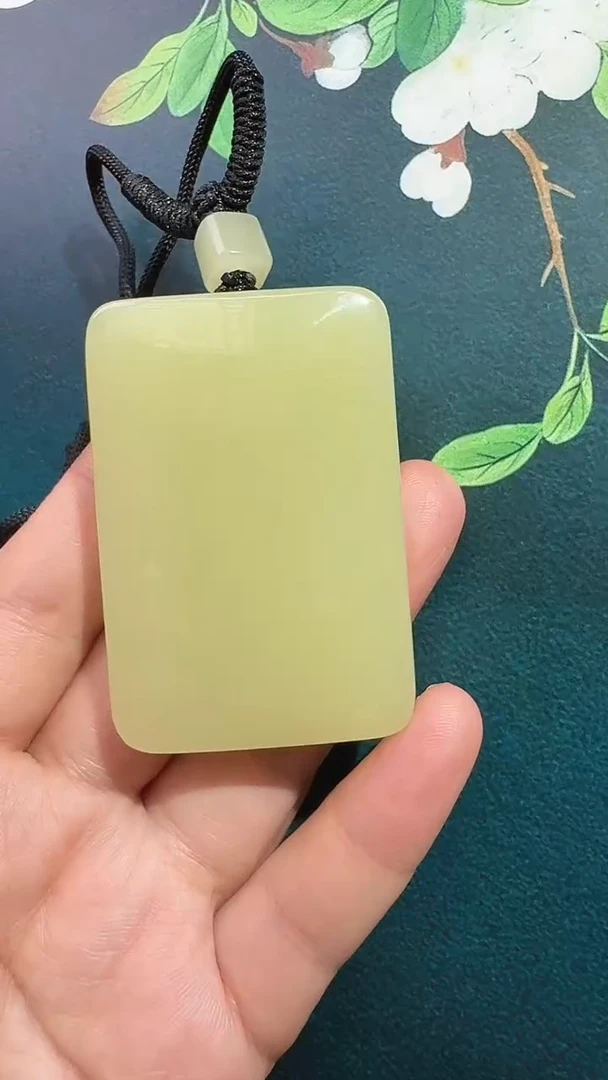 颈饰未镶嵌和田玉吊坠