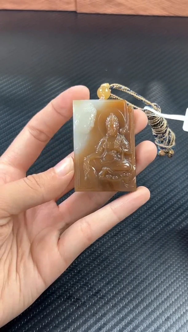 吊坠(赠链)未镶嵌和田玉若羌微色差