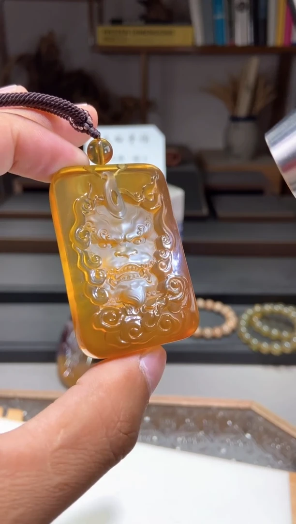 琥珀颈饰未镶嵌貔貅方牌