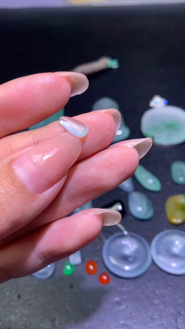 未镶嵌定制翡翠毛货 10.5-4.8-2.5